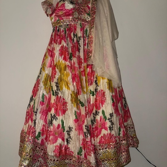 Party dresses - Picture 9 of 17